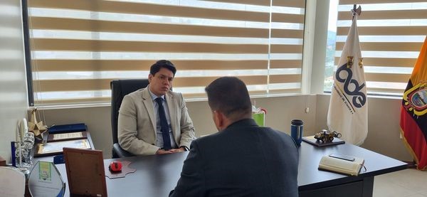REUNION CON COORDINADOR ZONAL 3 DEL BDE TUNGURAHUA BUSCANDO FINANCIAMIENTO REEMBOLSABLE PARA LA CONSTRUCCIÓN DEL PLAN MAESTRO DE ALCANTARILLADO DE AGUAS NEGRAS Y AGUAS LLUVIAS DE LA CABECERA CENTRAL DE RIO NEGRO Y MEJORAMIENTO DE ALCANTARILLADO DEL CASERI