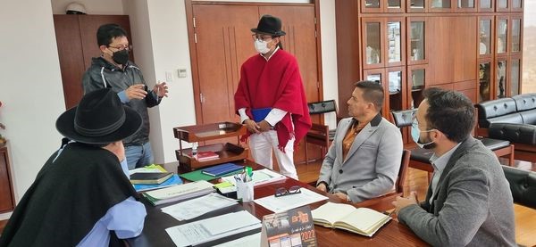 REUNION CON PREFECTO DEL HGP DE TUNGURAHUA, Y DEMAS AUTORIDADES COMPETENTES CON EL FIN DE PRIORIZAR LA CONSTRUCCION DEL PUENTE CARROZABLE SOBRE EL RIO LAS ESTANCIAS, PARROQUIA RIO NEGRO