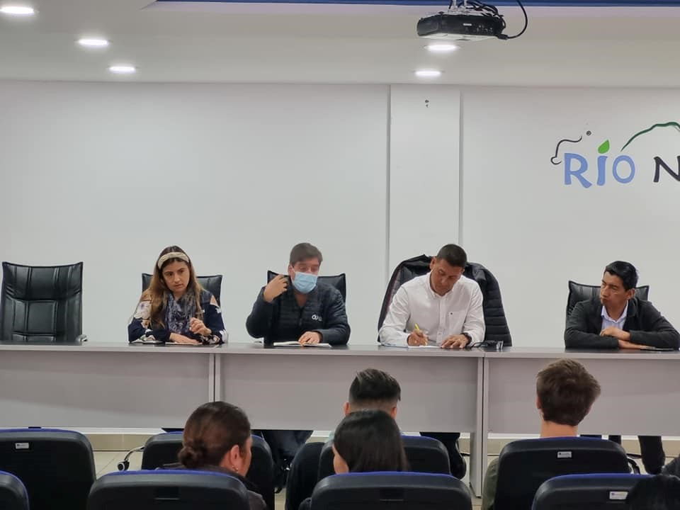REUNIÓN CON VOCALES DEL GAD RÍO NEGRO, PRESIDENTE Y REPRESENTANTES DE LAS COMUNIDADES, TENENCIA POLÍTICA, ECUAGUESA, CRSIFE Y MÁS ACTORES DE LA PARROQUIA 
