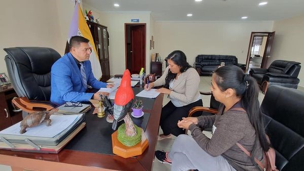 ENTREGA DE SILLAS EN APOYO A LA ESCUELA AUGUSTO N. MARTÍNEZ