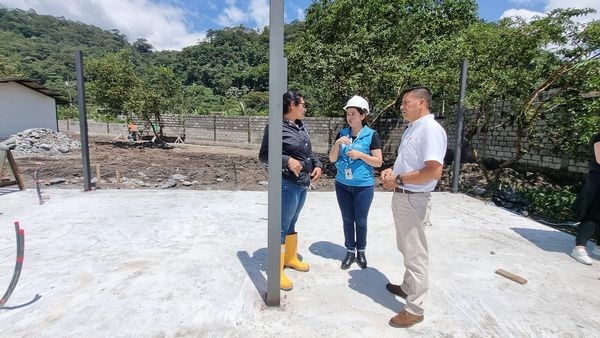 VISITA DE LA DIRECTORA DISTRITAL DE SALUD Y SU COMISIÓN AL LA CONSTRUCCIÓN DEL CENTRO DE SALUD TIPO A
