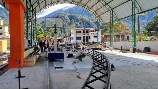 AVANCE DE LA CONSTRUCCIÓN DEL ESPACIO CUBIERTO DE LA CABECERA PARROQUIAL